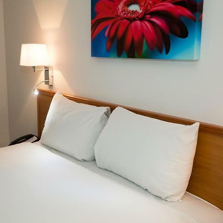 Ramada Cambridge Hotel Kültér fotó