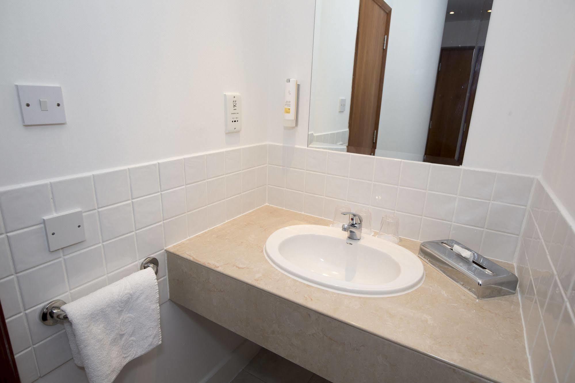 Ramada Cambridge Hotel Kültér fotó